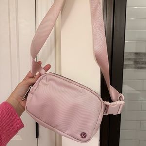 Lululemon Everywhere Belt Bag